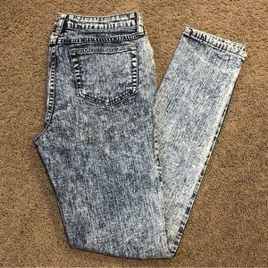Size 6 Women’s Acid-Washed Skinny Jeans